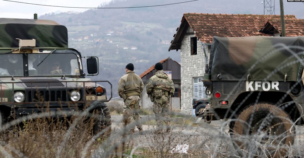 Vijojne tensionet ne veri te Kosoves, sulmohet ekipi i KFOR ne Zubin-Potok